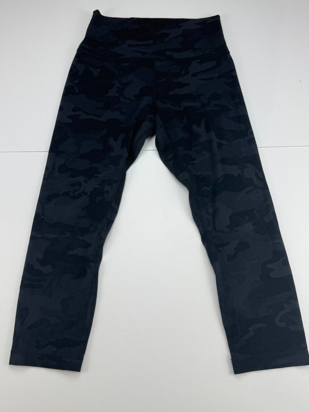 Lululemon Womens 6 Black Camo High Rise Leggings 21" Crop Yoga Pants